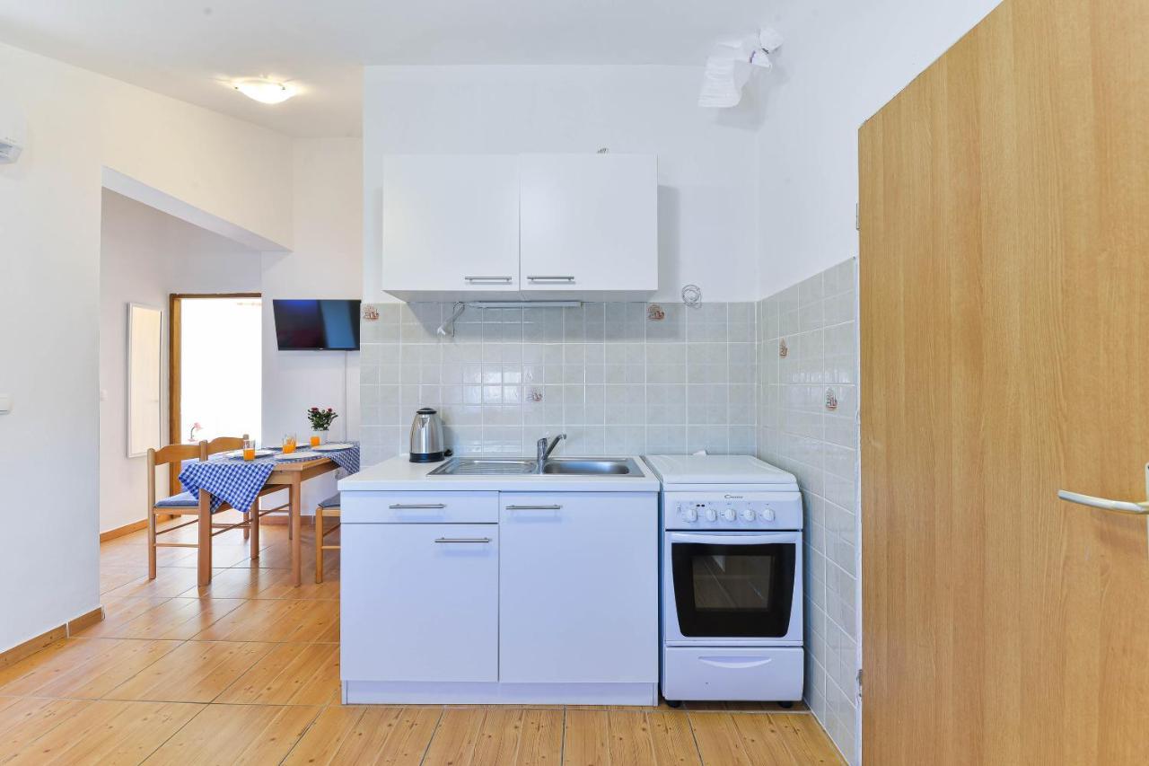 Apartments Adria Turanj Exterior photo