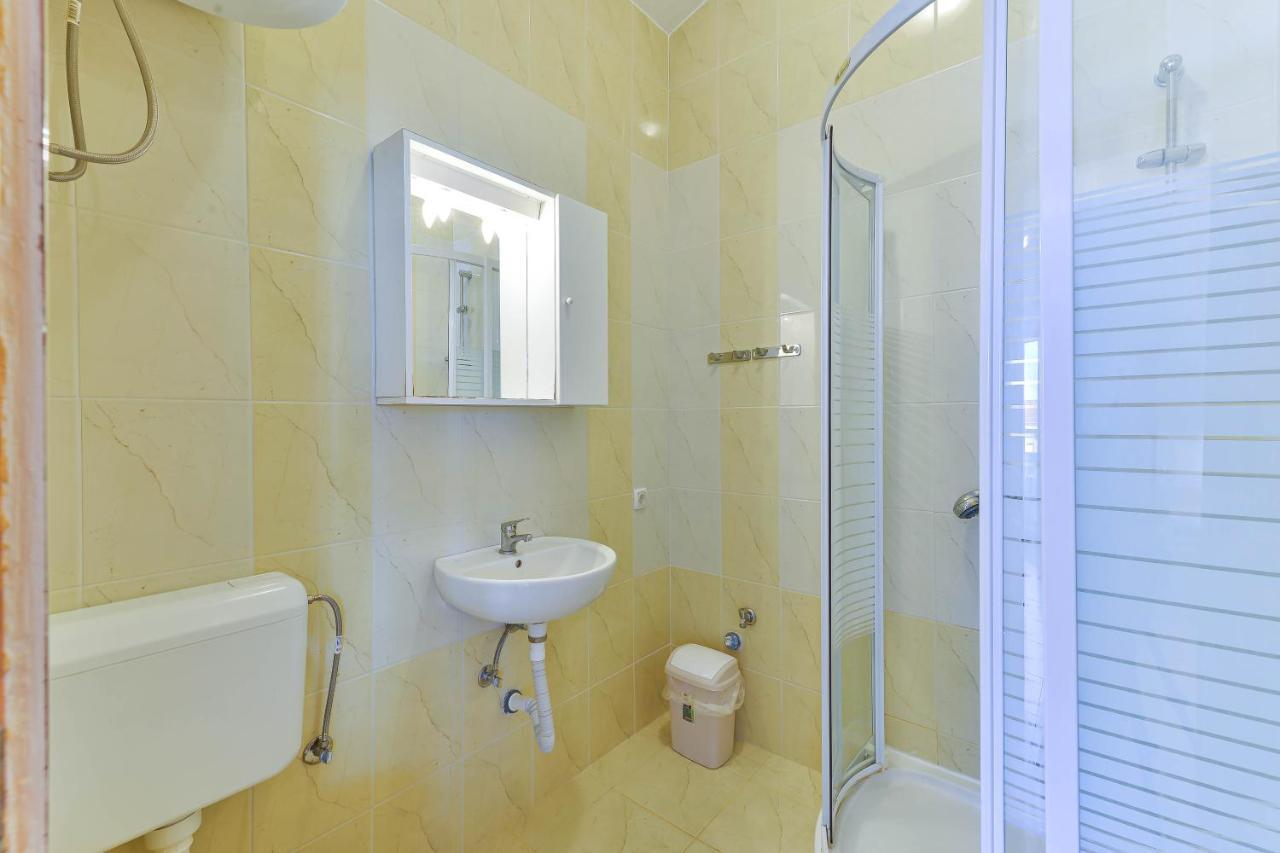 Apartments Adria Turanj Exterior photo